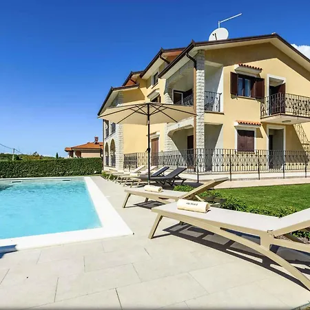 Apartment In Mekisi Kod Vizinade - Istrien 53445 Ferenci